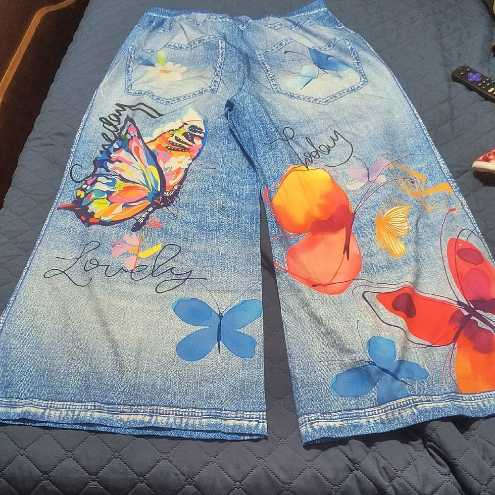 Cute Blue Butterfly Patterned Wide Legged Pants - Picture 2 of 3